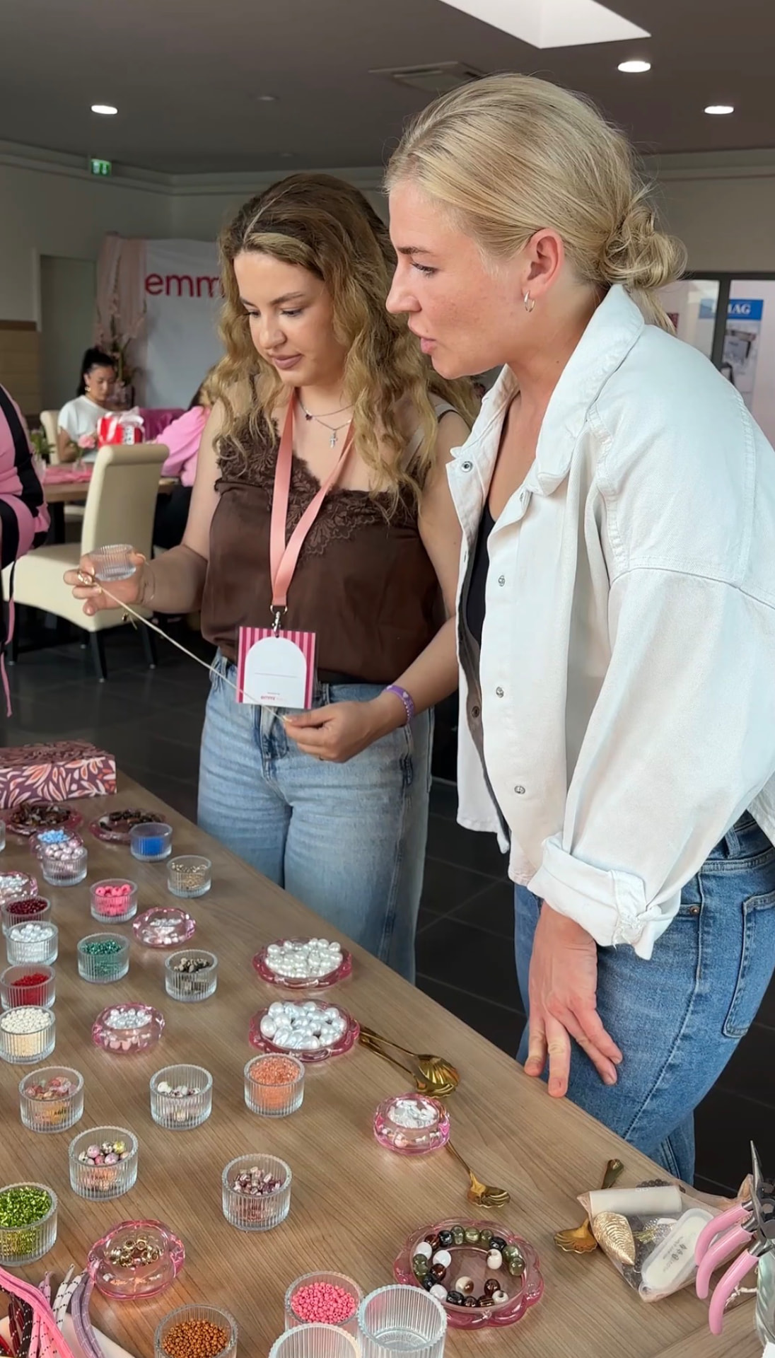 Jennifer bei einem kreativen Workshop auf einem Brand Event